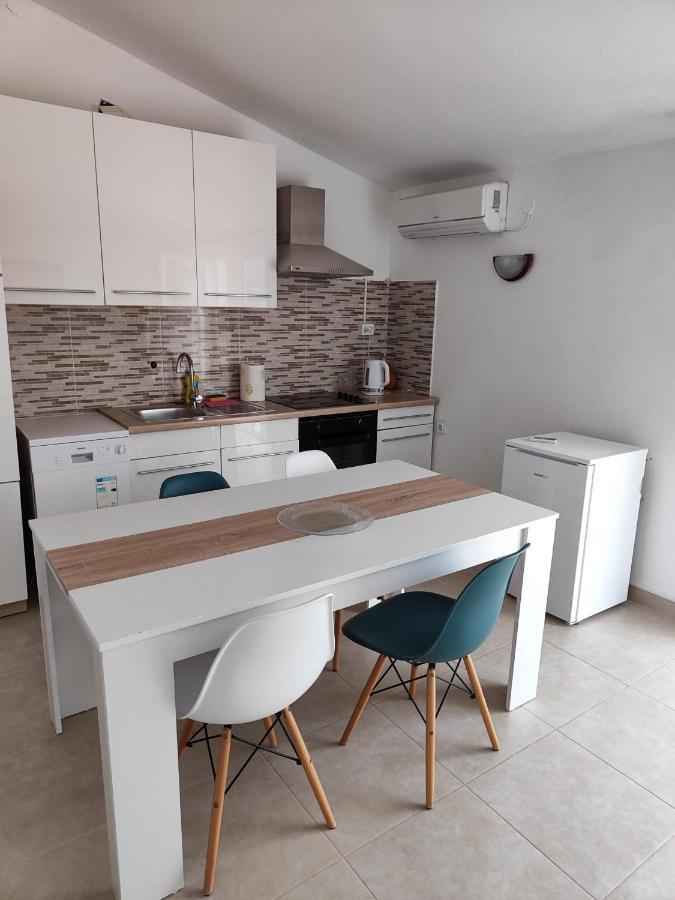 Apartments Radic Rogoznica  Exterior photo